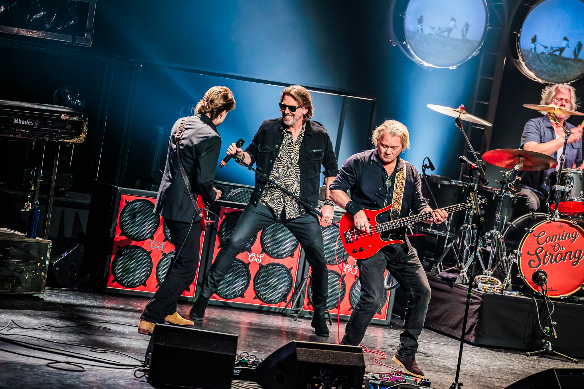 Coming On Strong Onze Earring Foto Door Larissa Derks SCENEFOTO 01