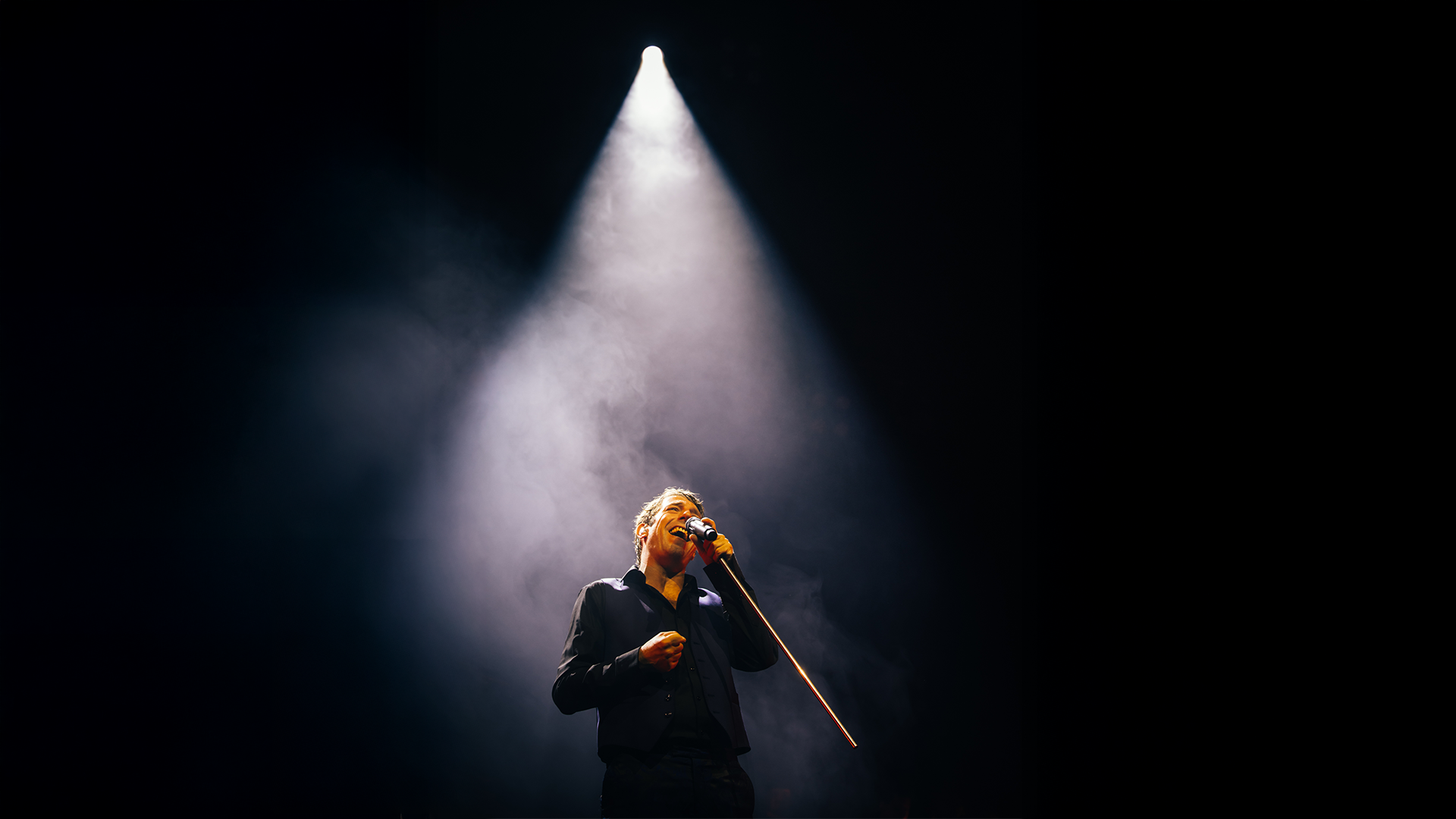 Queen Must Go On All About The Hits Liggend Fotocredits Setvexy