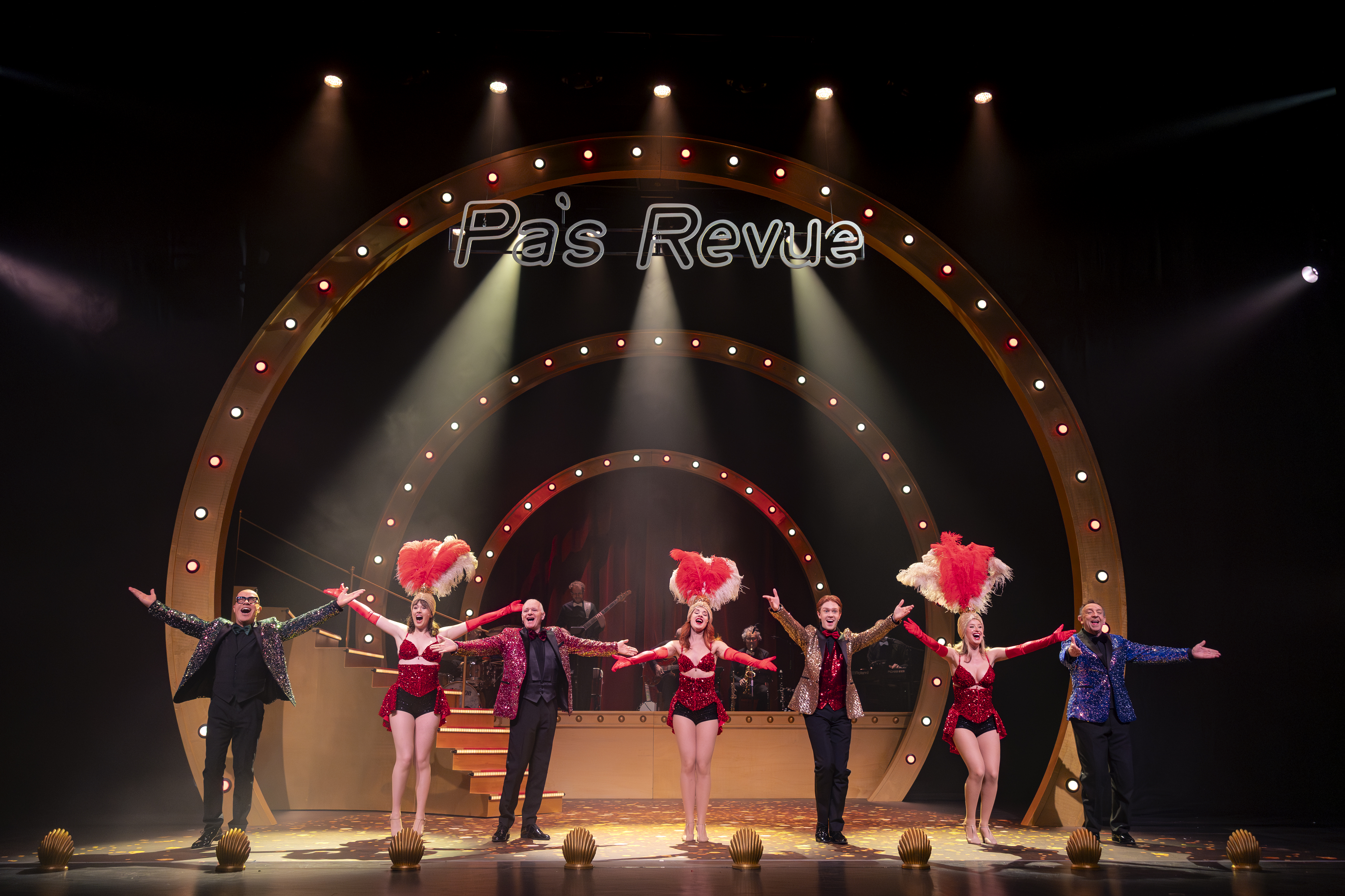 ©AV Fotoreportages Ons Pap Wil Bij De Revue 2