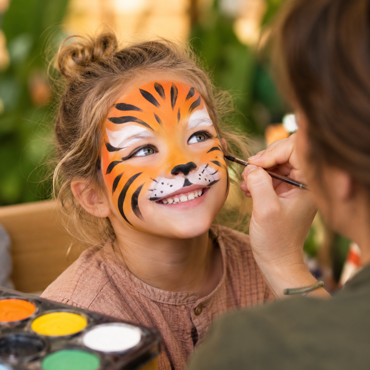 Blije Tijgerfacepainting Op Een Kinderfeestje
