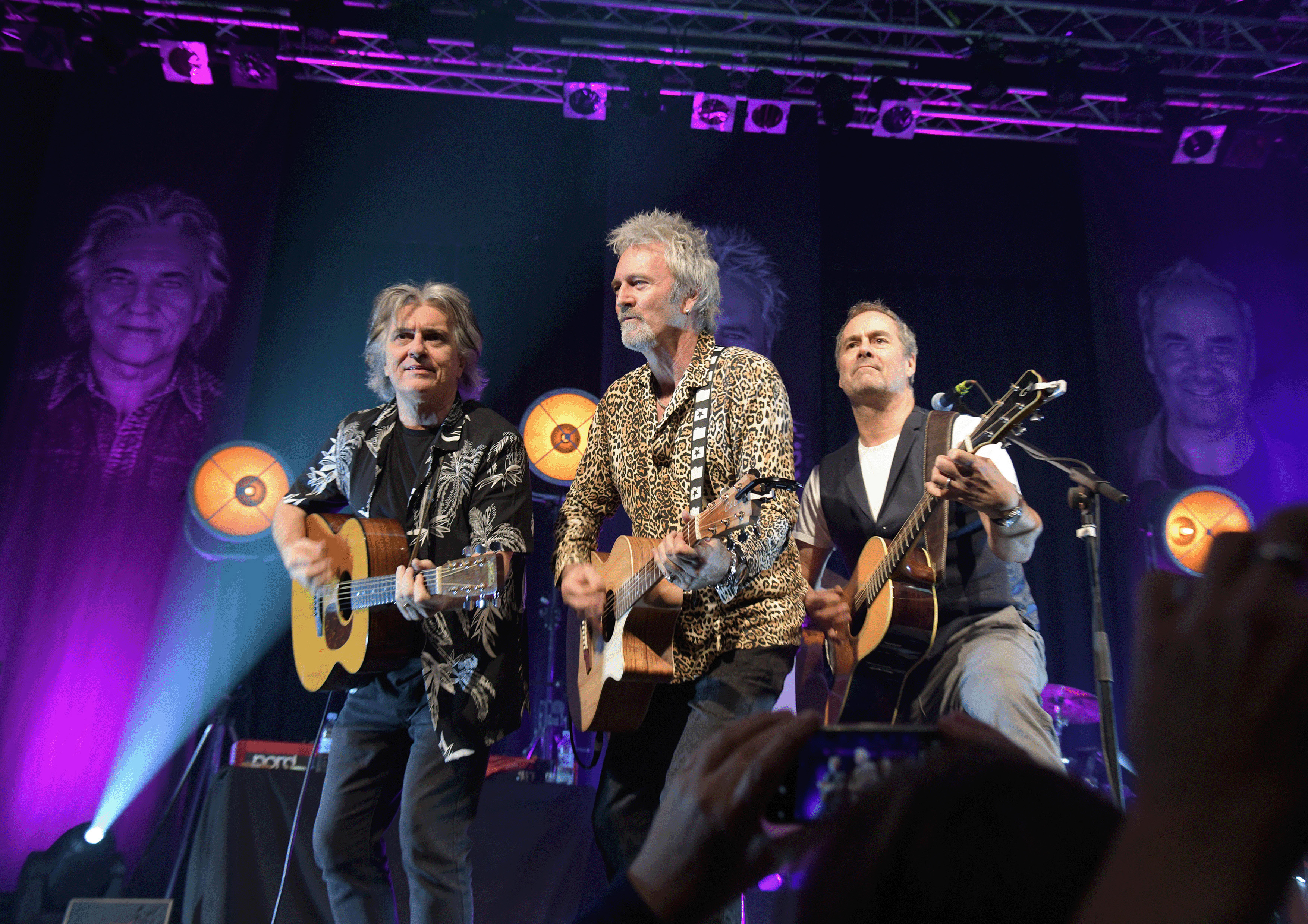 Frontm3n Now And Th3n 10Th Anniversary Tour 25 26 Foto Frontm3n Liggend 25 26